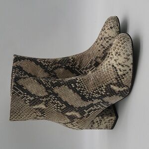 1690- Free People Cecile Ankle Boots Made In Portugal Size 5 NWT